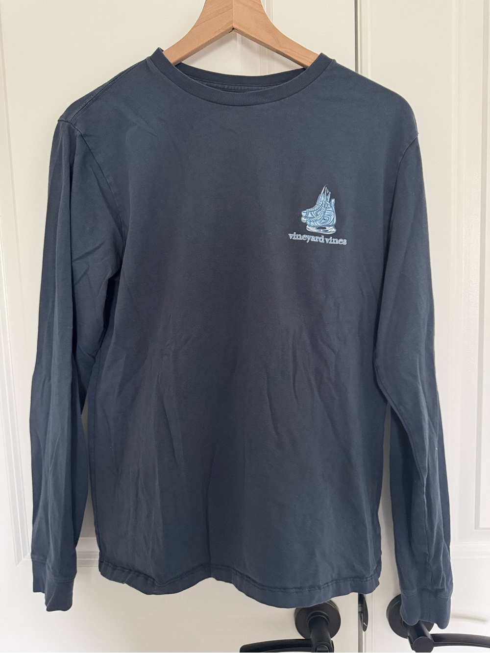 Vineyard Vines Men Long-Sleeve Tee in Slate Blue with Whale Logo